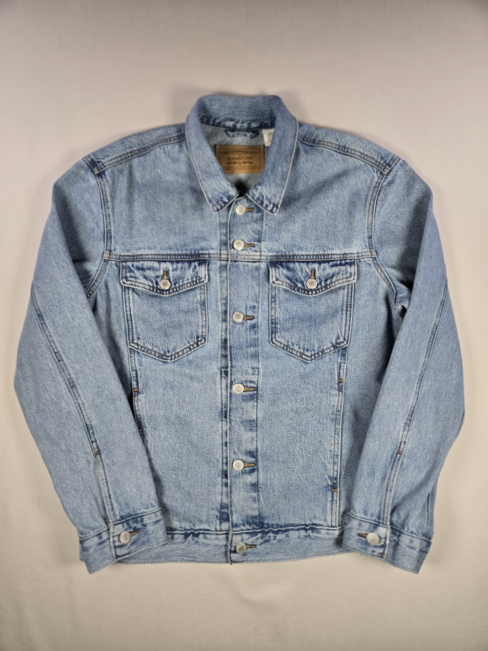 Signature by Levi Strauss Men’s Light Wash Denim Trucker Jacket M